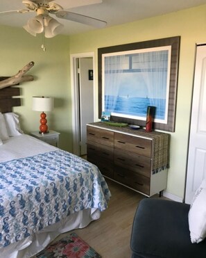 2 bedrooms, iron/ironing board, free WiFi, bed sheets - As seen on HGTV - TRULY AN OCEANFRONT PARADISE (Tybee Island)