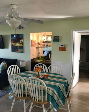 Dining - As seen on HGTV - TRULY AN OCEANFRONT PARADISE (Tybee Island)