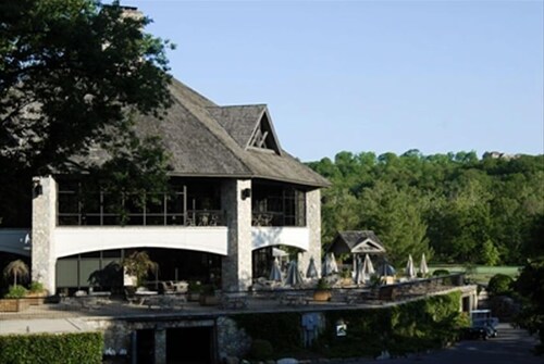 A Luxury Cabin in  a Gated Golf Community