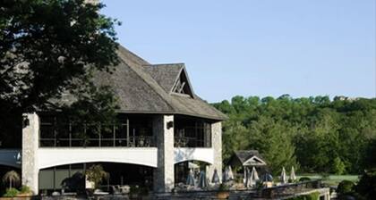 A Luxury Cabin in a Gated Golf Community