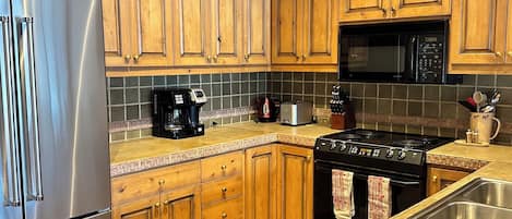 Refrigerador, microondas, horno, placa de cocina
