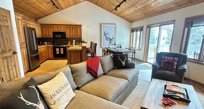 Exclusive Teton Pines Home off Teton Village Rd. 5 min from Teton Village Skiing