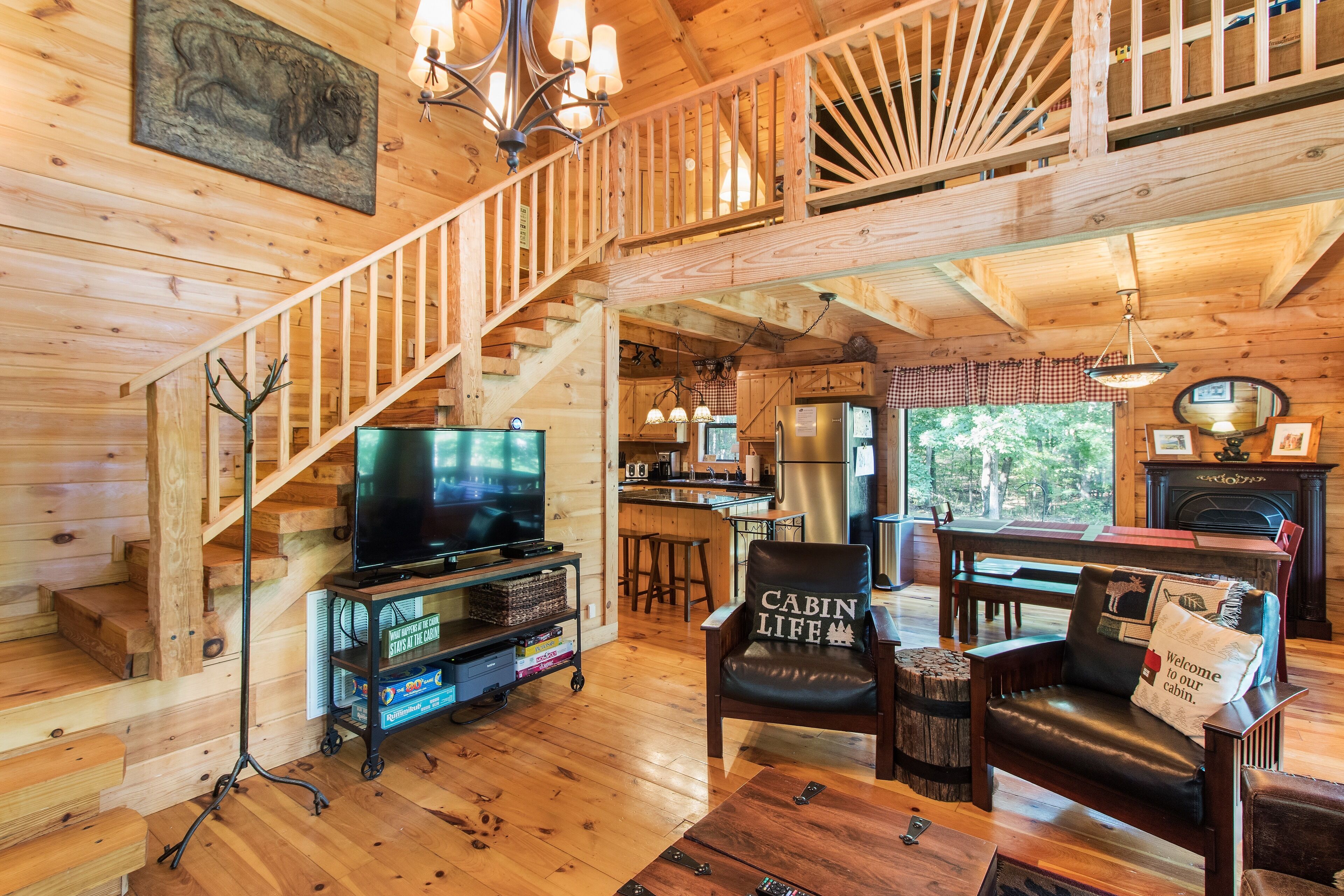 Luxurious Mountain Cabin in Monteagle Near Sewanee with Private Pond