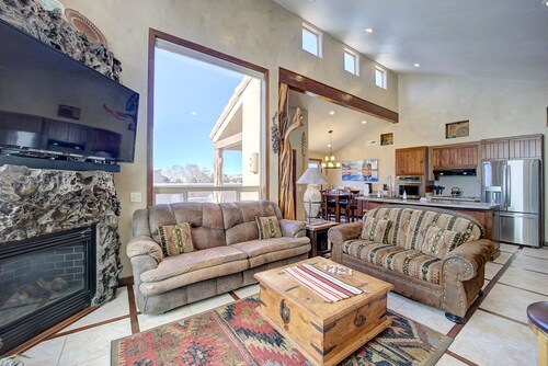 High End Southwest Luxury, Spa-like Baths, Steam Shr, Sauna, Garage,Pool,Hot Tub