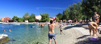 Beautiful apartment with a large garden and sea views