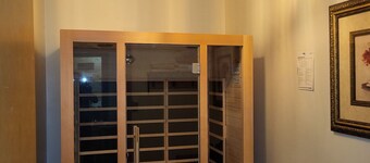 New Sauna Downtown One Bedroom Apartment