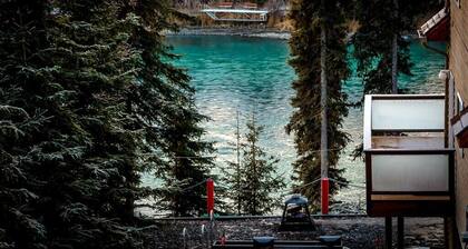 Prestine Yksityinen Kenai-joen etukokonaisuus Kotkanpesän kanssa 360 asteen näkymä