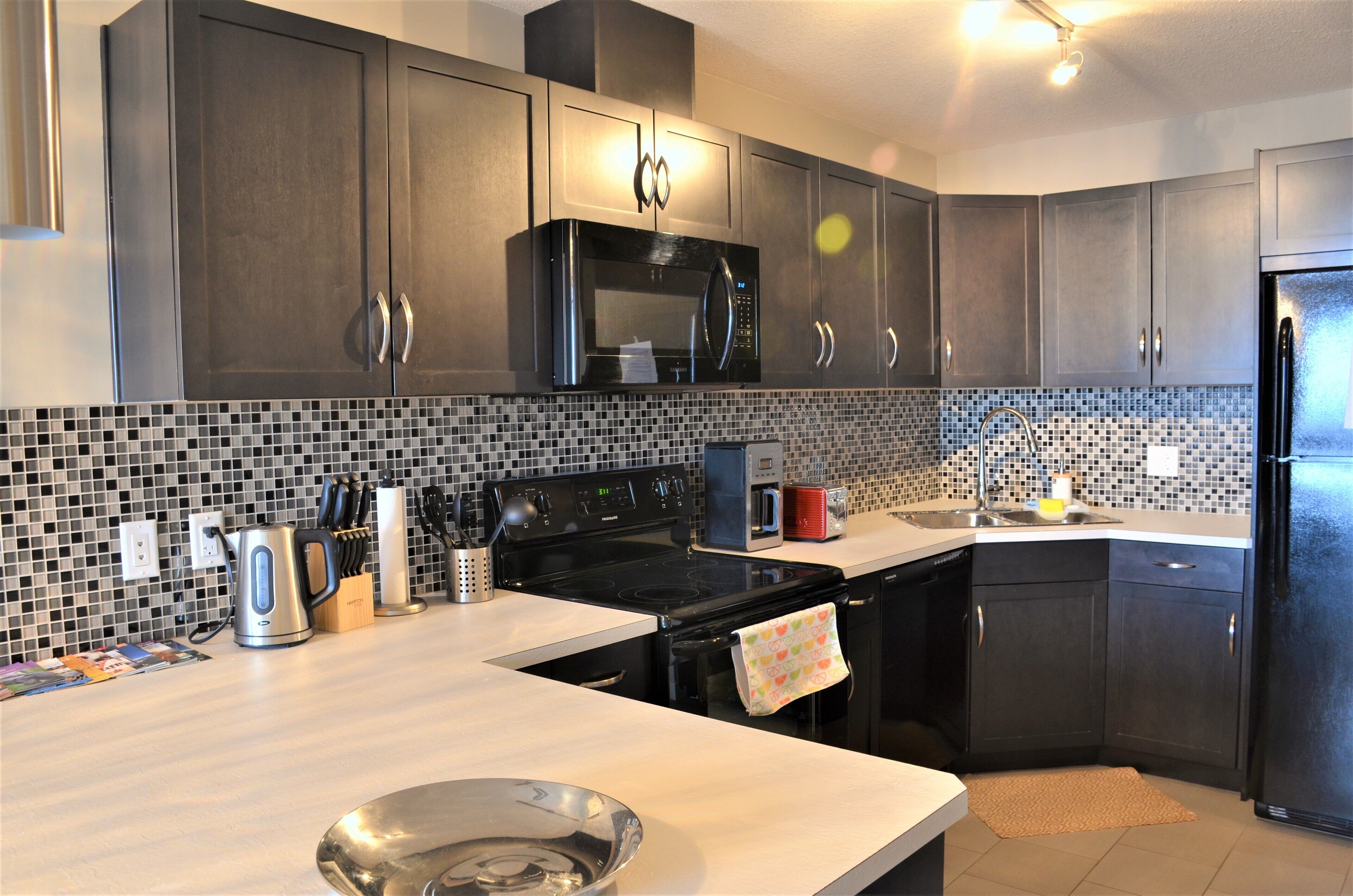 New Downtown apartment by Stampede ground BMO Saddle Dome