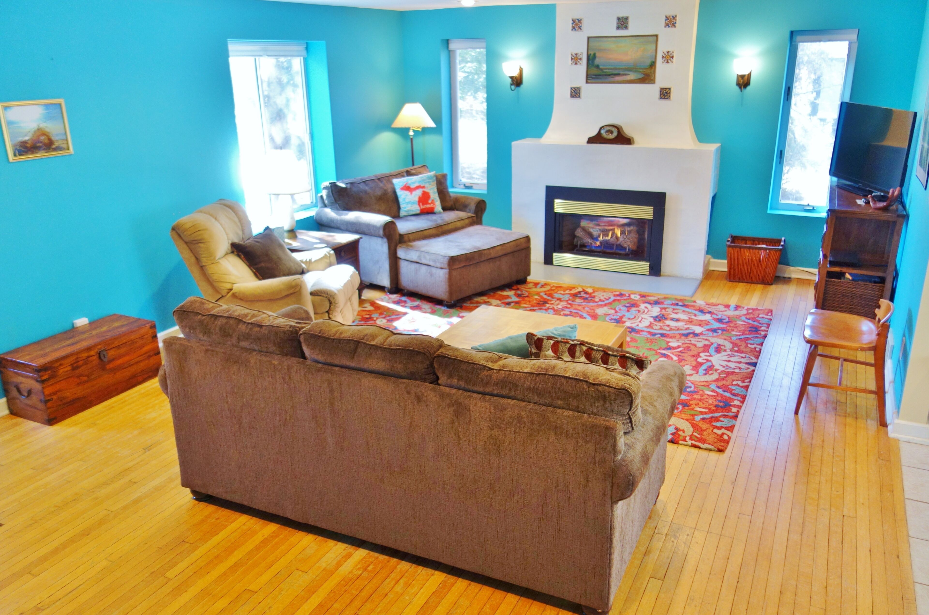 Blue Door Cottage steps from Warren Dunes State Park in charming Harbor Country