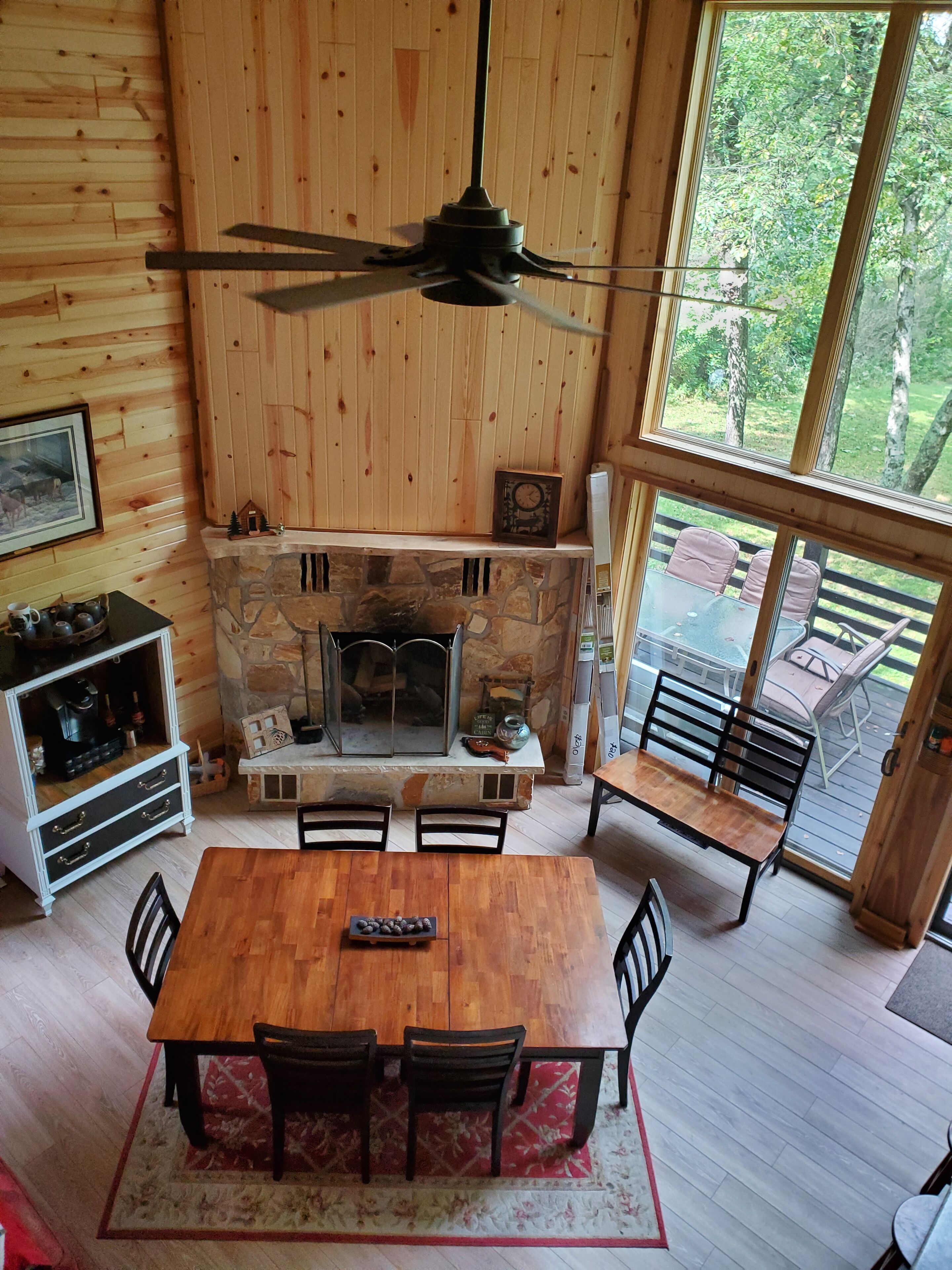 Making memories at the lake house,  dogs alwd  Dells 30 min away  TRH Lic 9368