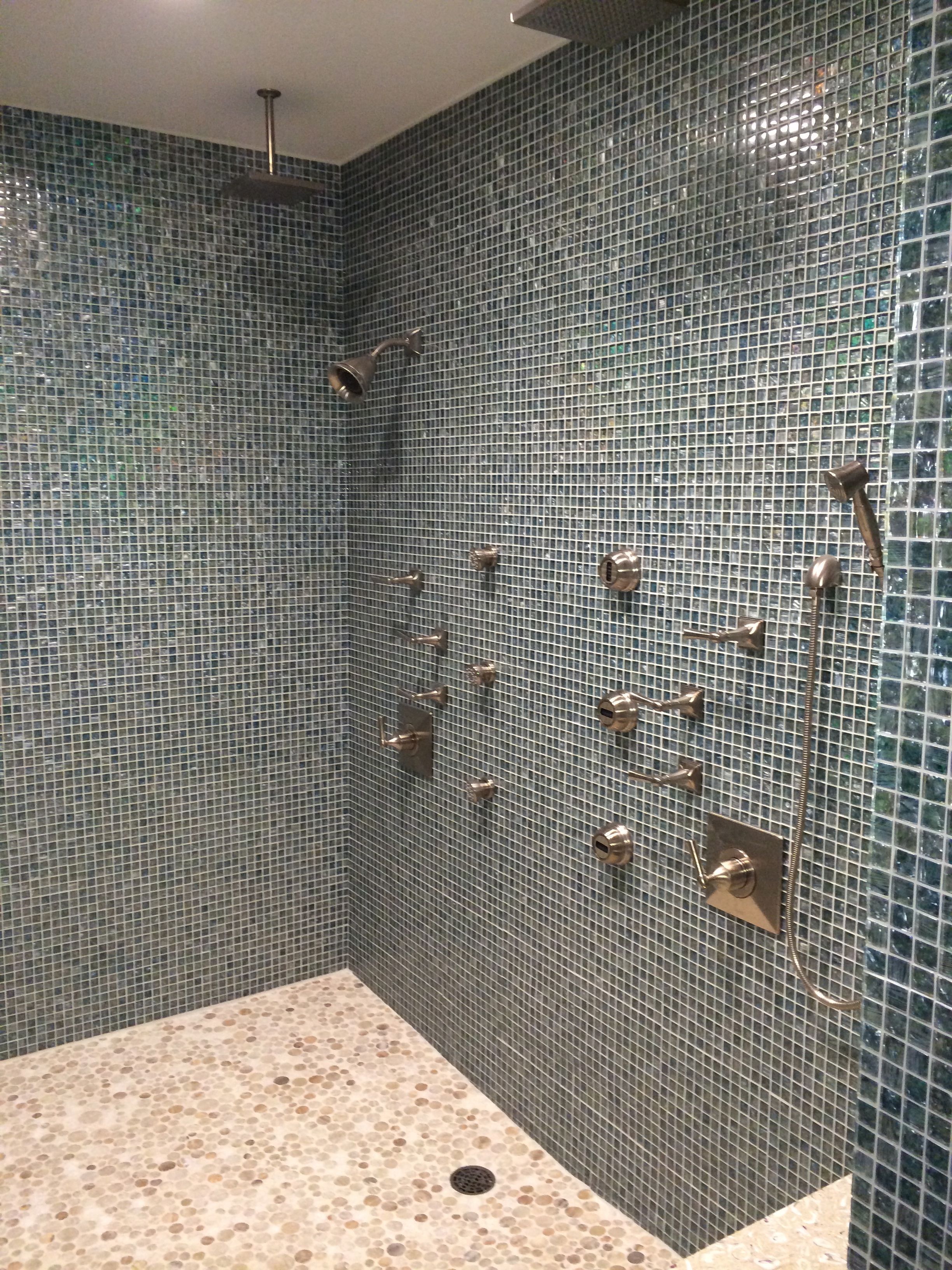 Ensemble douche/baignoire, sèche-cheveux, serviettes fournies, savon