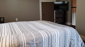 3 bedrooms, iron/ironing board, travel crib, free WiFi