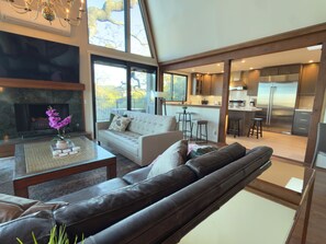 Smart-TV, peis og bøker