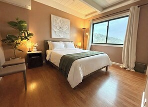 8 bedrooms, iron/ironing board, free WiFi, bed sheets