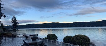 Spacious Beach Front Home on Hood Canal w/ Kayaks!