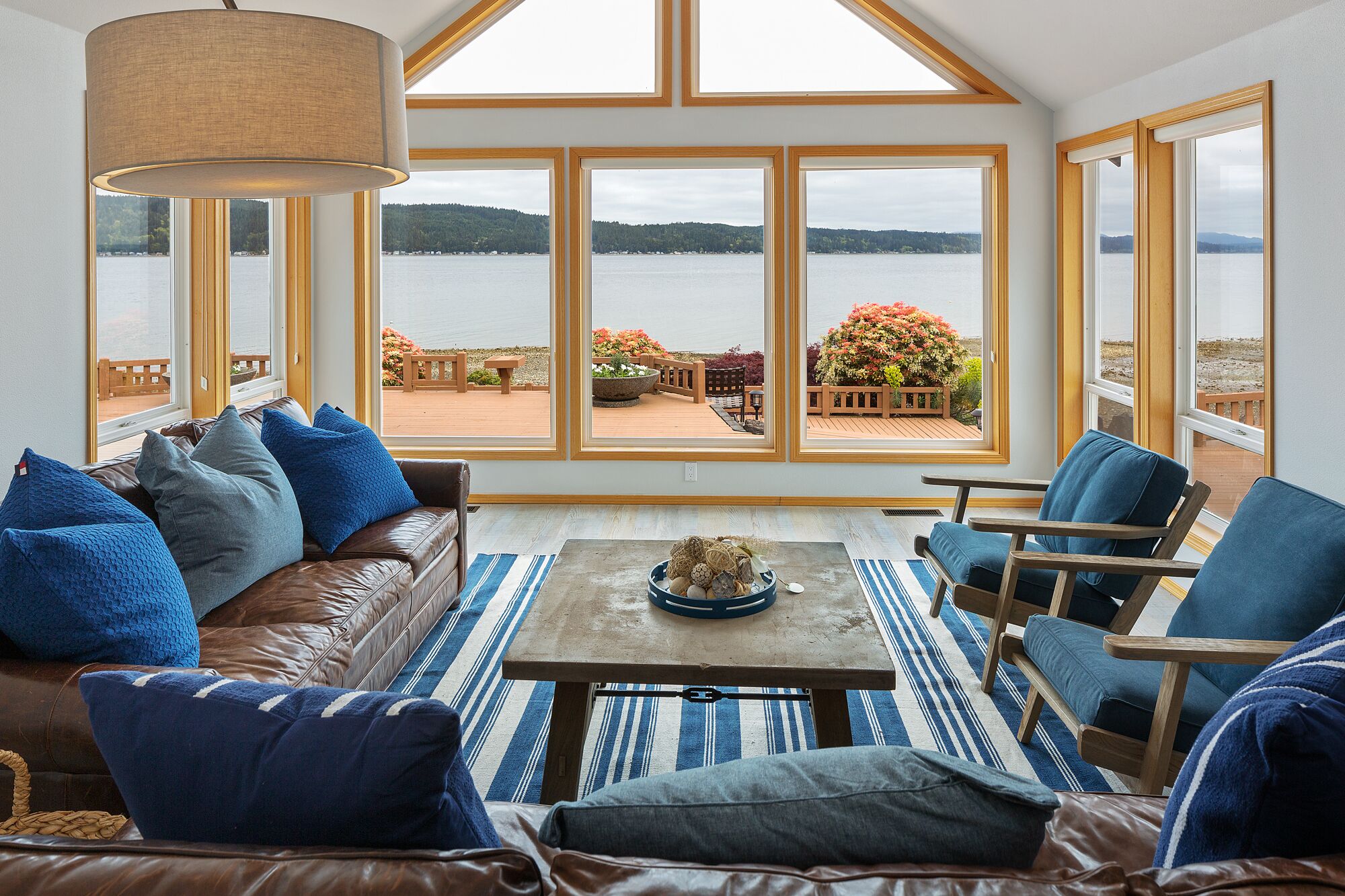 Large Beach Front Home on Hood Canal!!