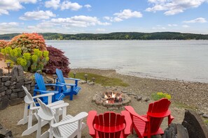 Fire pit with proper seating right on the hood canal