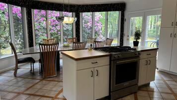 冰箱、微波炉、烤箱、炉灶