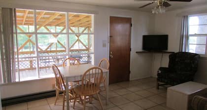 Come stay in our 2bd cabin on Table Rock Lake close to Silver Dollar City!