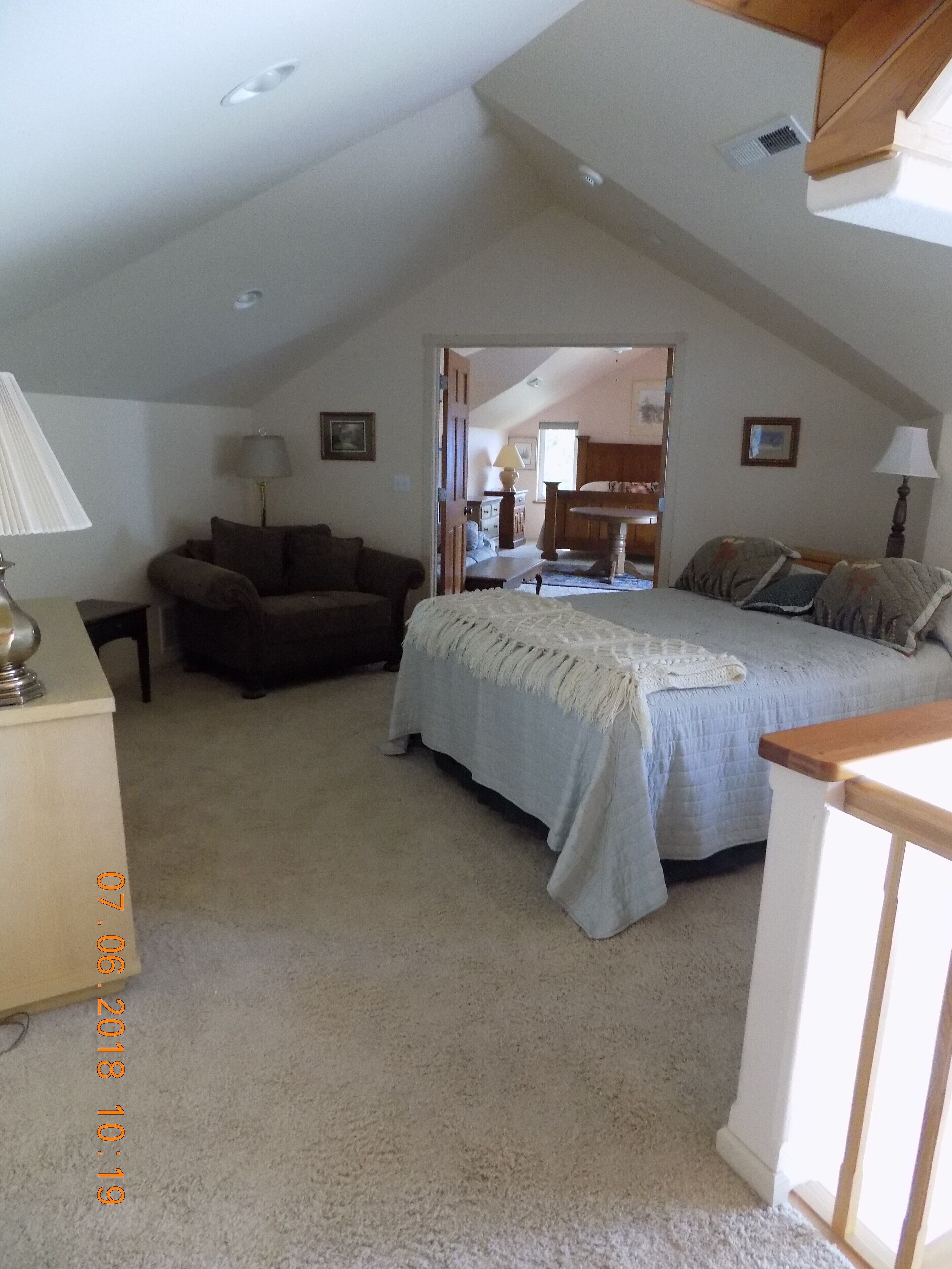 "Wow" House, Waterfront, 200' level shoreline