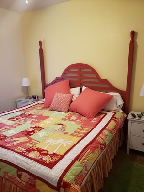 1 slaapkamer, een strijkplank/strijkijzer, gratis wifi, beddengoed