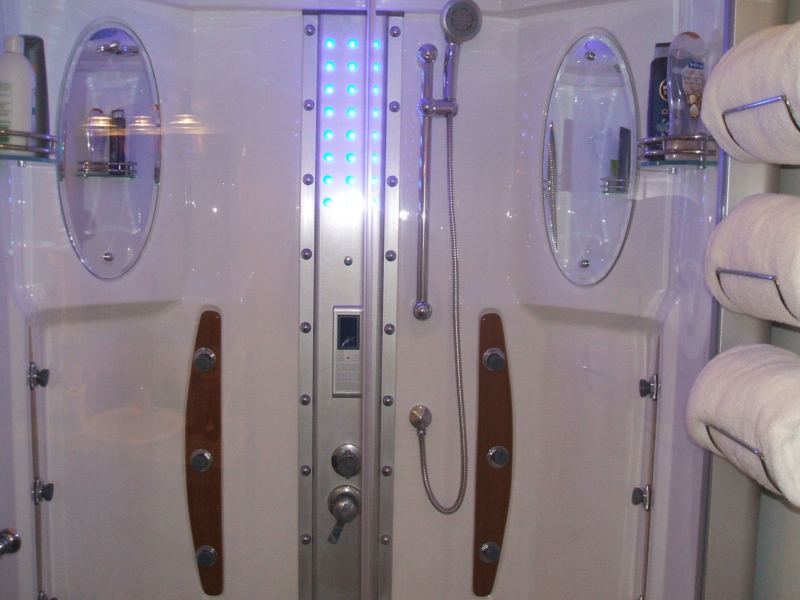 Badekar, hårtørrer, håndklæder, Sæbe