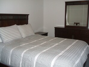 2 soverom, strykejern/-brett, wi-fi og sengetøy