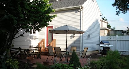 Entfliehen und Entspannen im Amish Valley Vacation Home; Herz des Verkehrs, Pa