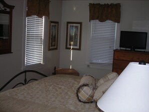 7 dormitoris, planxa i posts de planxar, wifi i roba de llit 