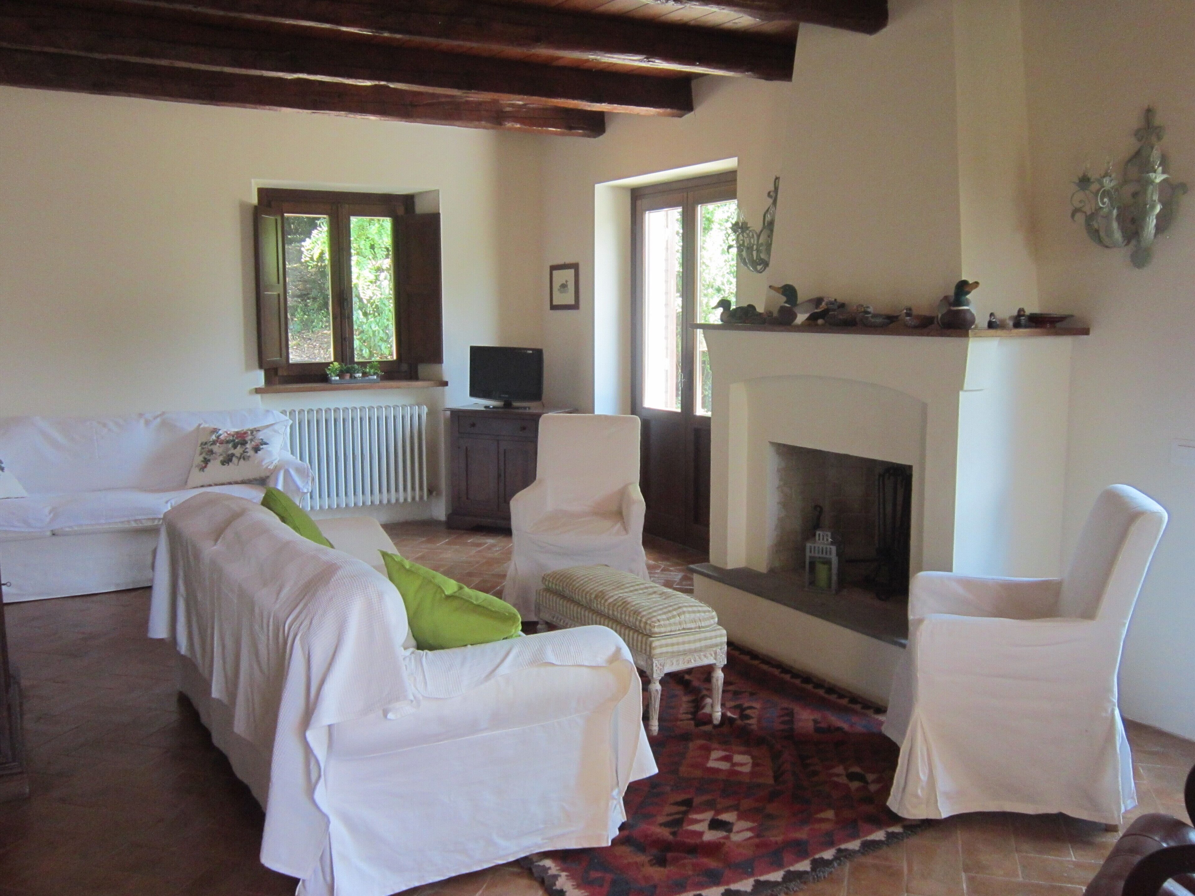 Family property in the beautiful Marche countryside near to the Conero sea park