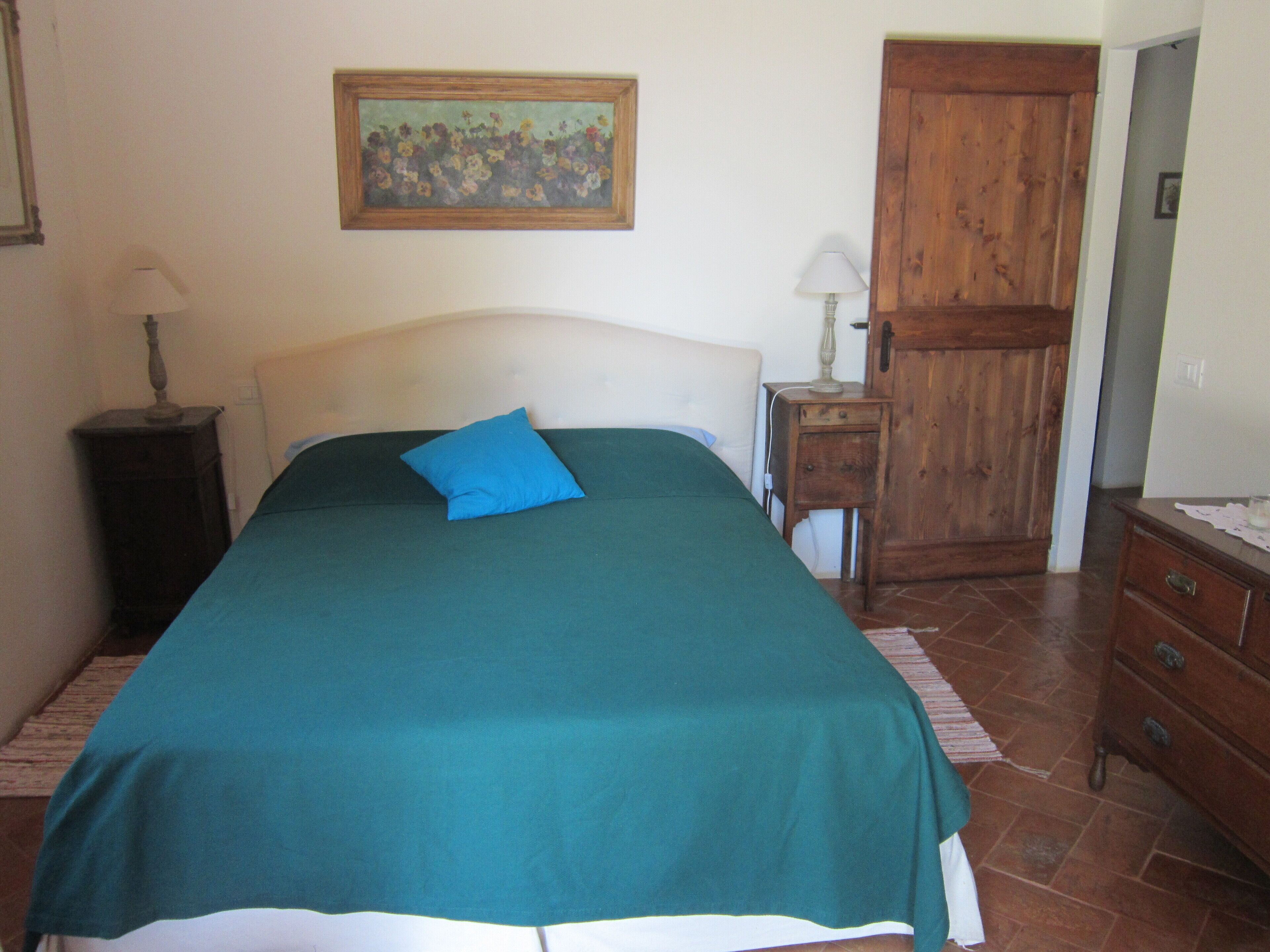 Family property in the beautiful Marche countryside near to the Conero sea park