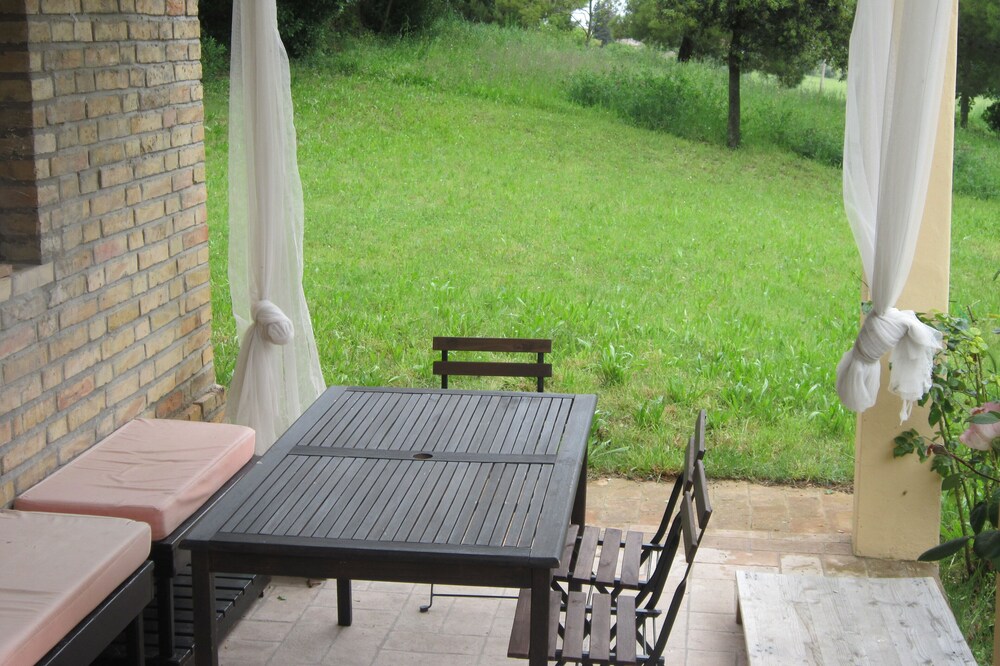 Family property in the beautiful Marche countryside near to the Conero sea park