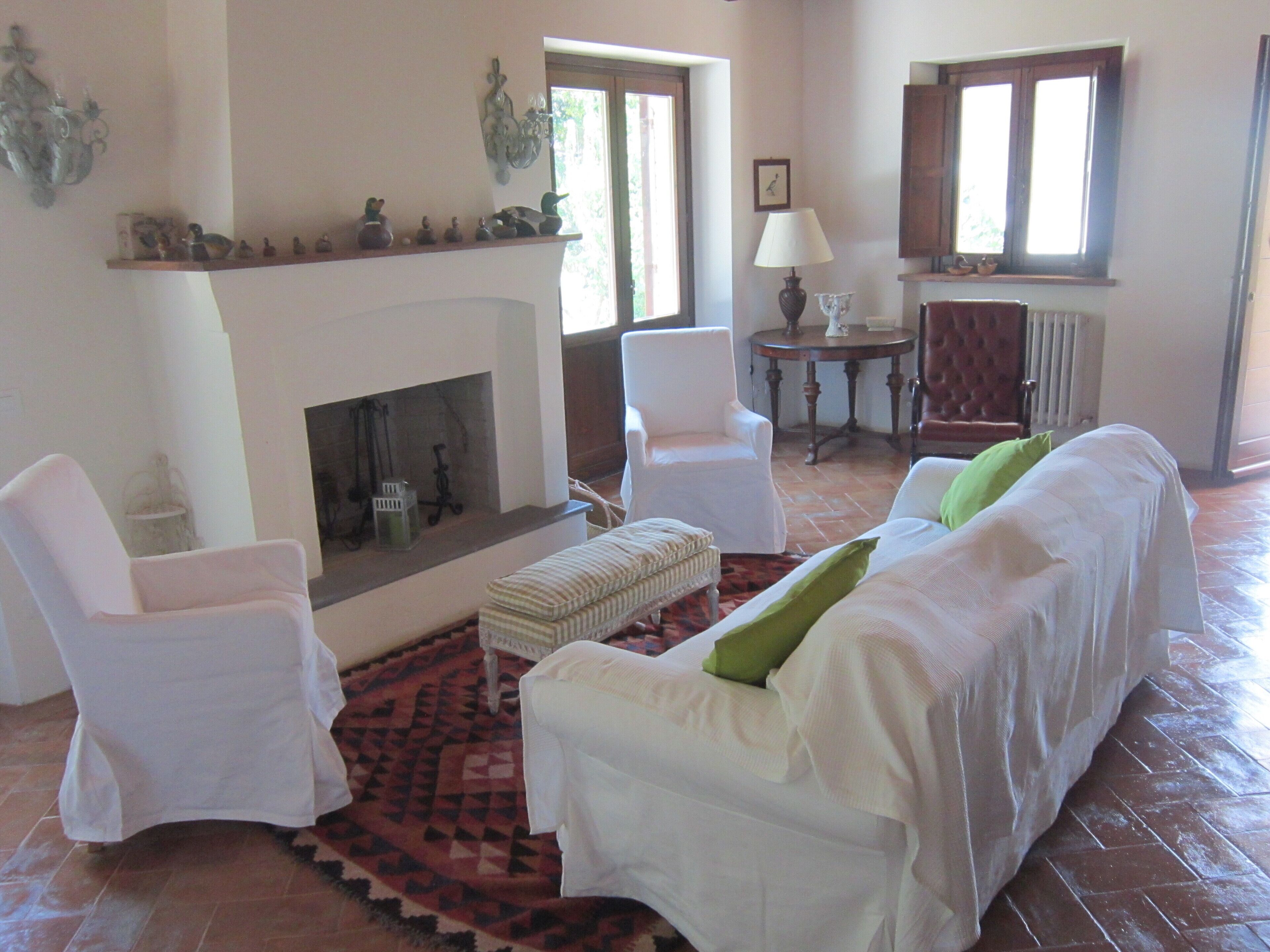 Family property in the beautiful Marche countryside near to the Conero sea park