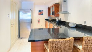 In-room dining - Waterside 204 by Caribound (Paynes Bay)