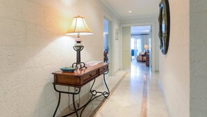 Interior - Waterside 204 by Caribound (Paynes Bay)