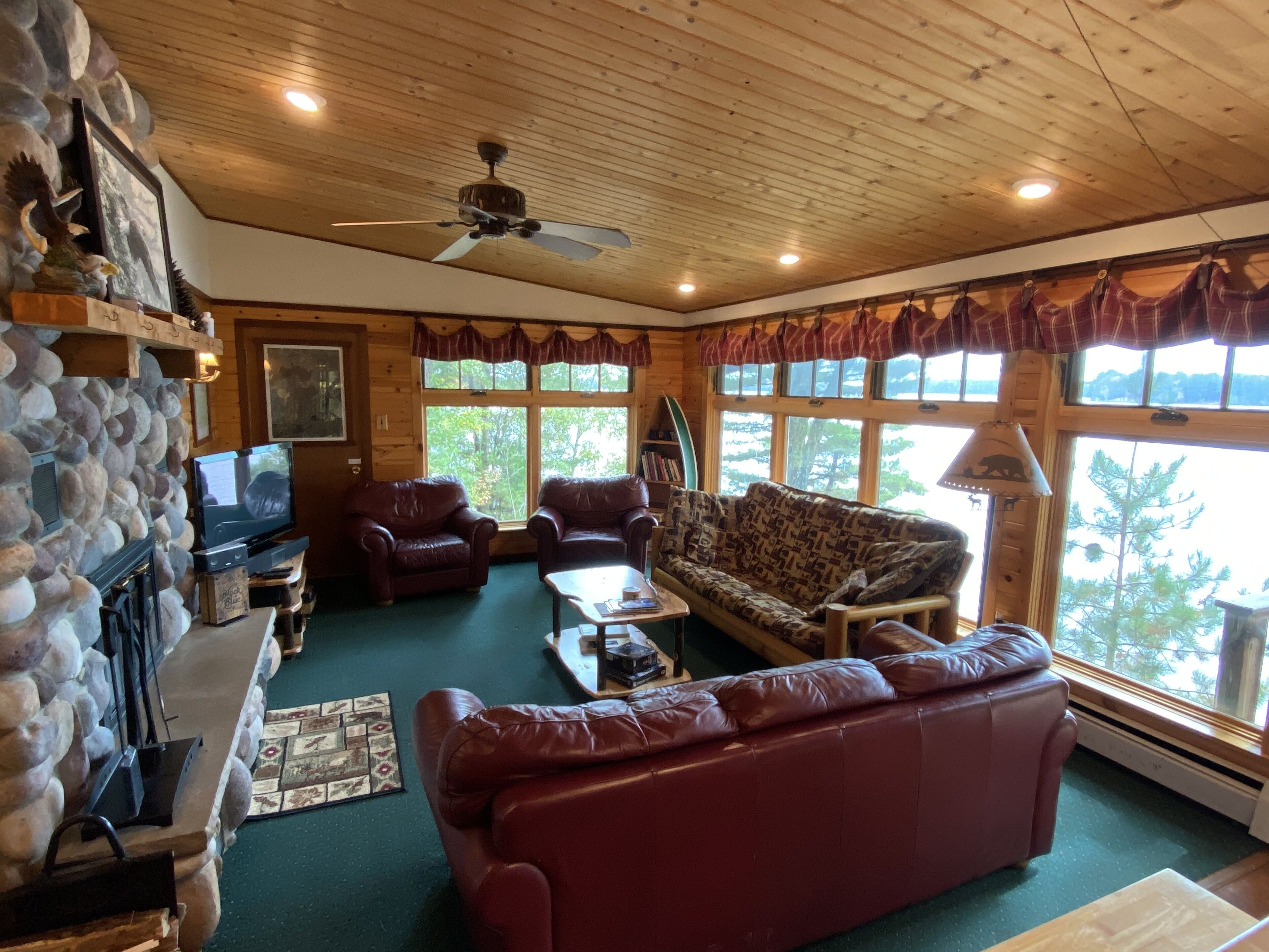 Sandy Beach, Tons of Water Toys & Great Boating...LOVE YOUR VACATION!