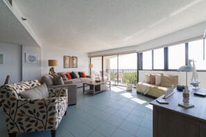 Smart TV - Stay near Jimmy Johnson’s Big Chill – just a 18-min stroll away (Key Largo)