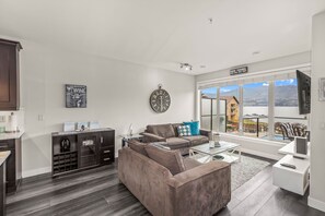 Smart TV, DVD player, stereo - Luxury Beachfront Penthouse Suite. Approved for short-term rentals. (West Kelowna)