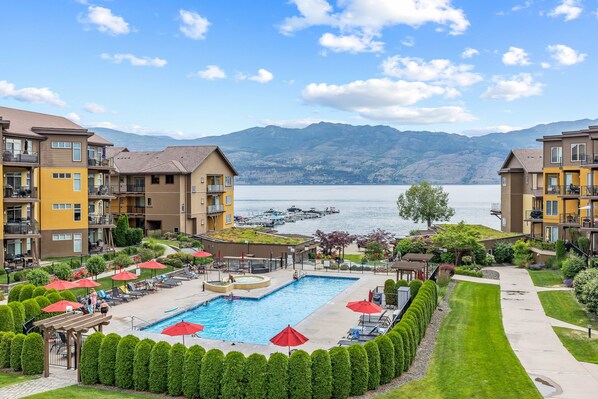 A heated pool - Luxury Beachfront Penthouse Suite. Approved for short-term rentals. (West Kelowna)