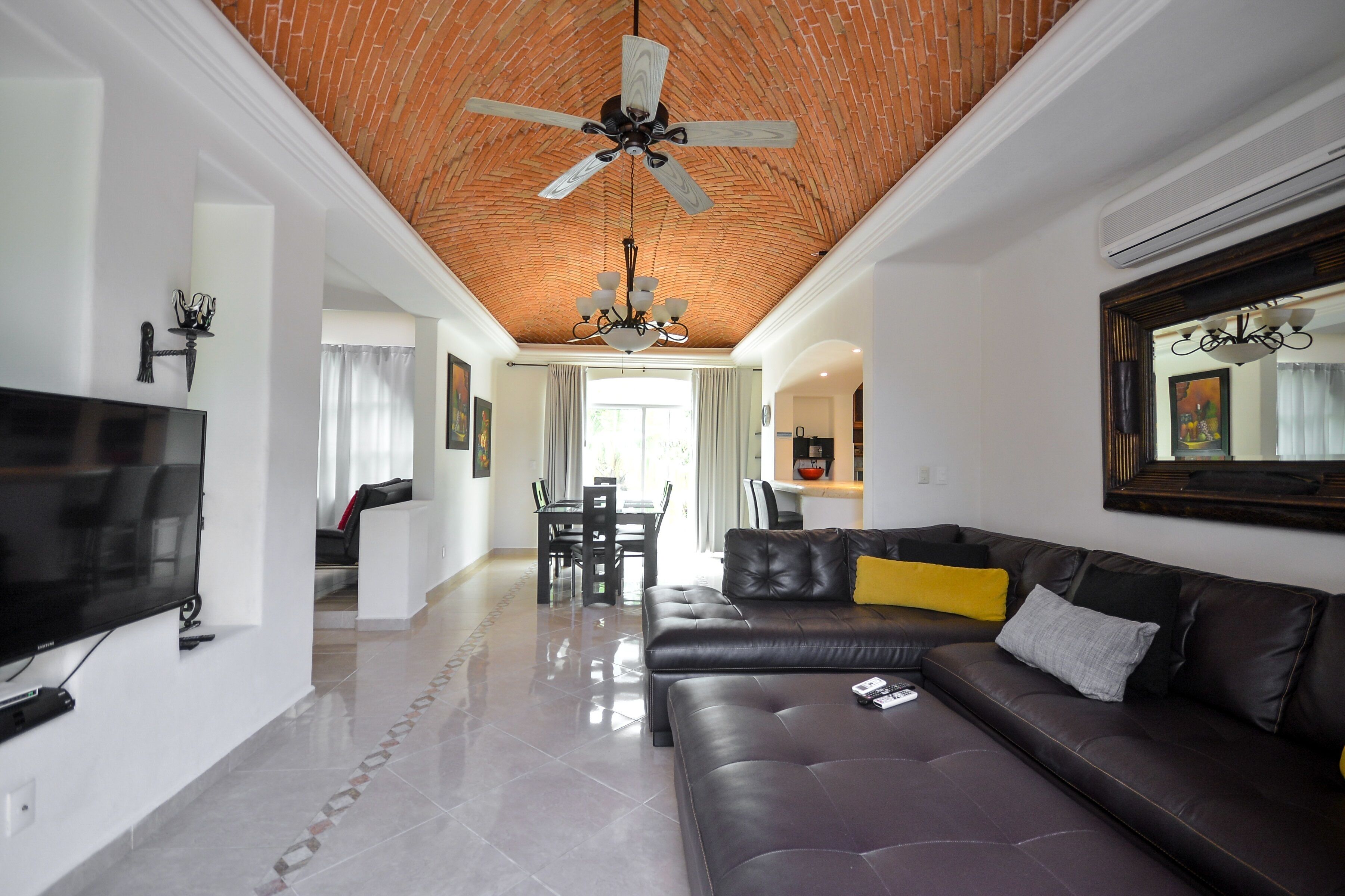 VILLA LA PERLA BLANCA spacious 4 Bedroom /4 baths/beautiful pool/ roof  sunbed..