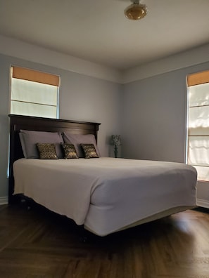 4 bedrooms, iron/ironing board, travel crib, free WiFi