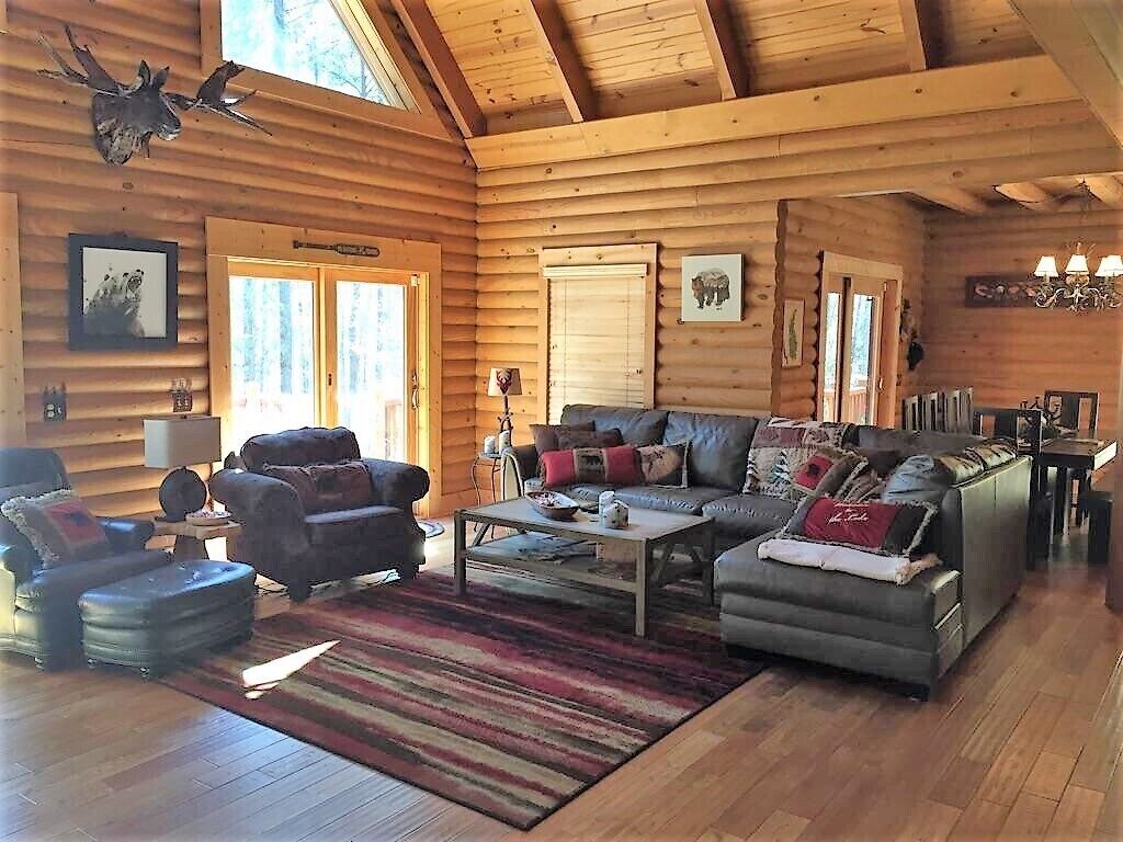 Gorgeous lakefront log home on secluded cove with private beach and boat dock