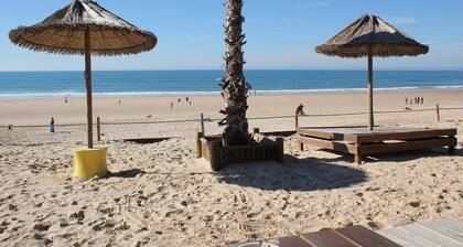 Villa con piscina cerca de golf y playa