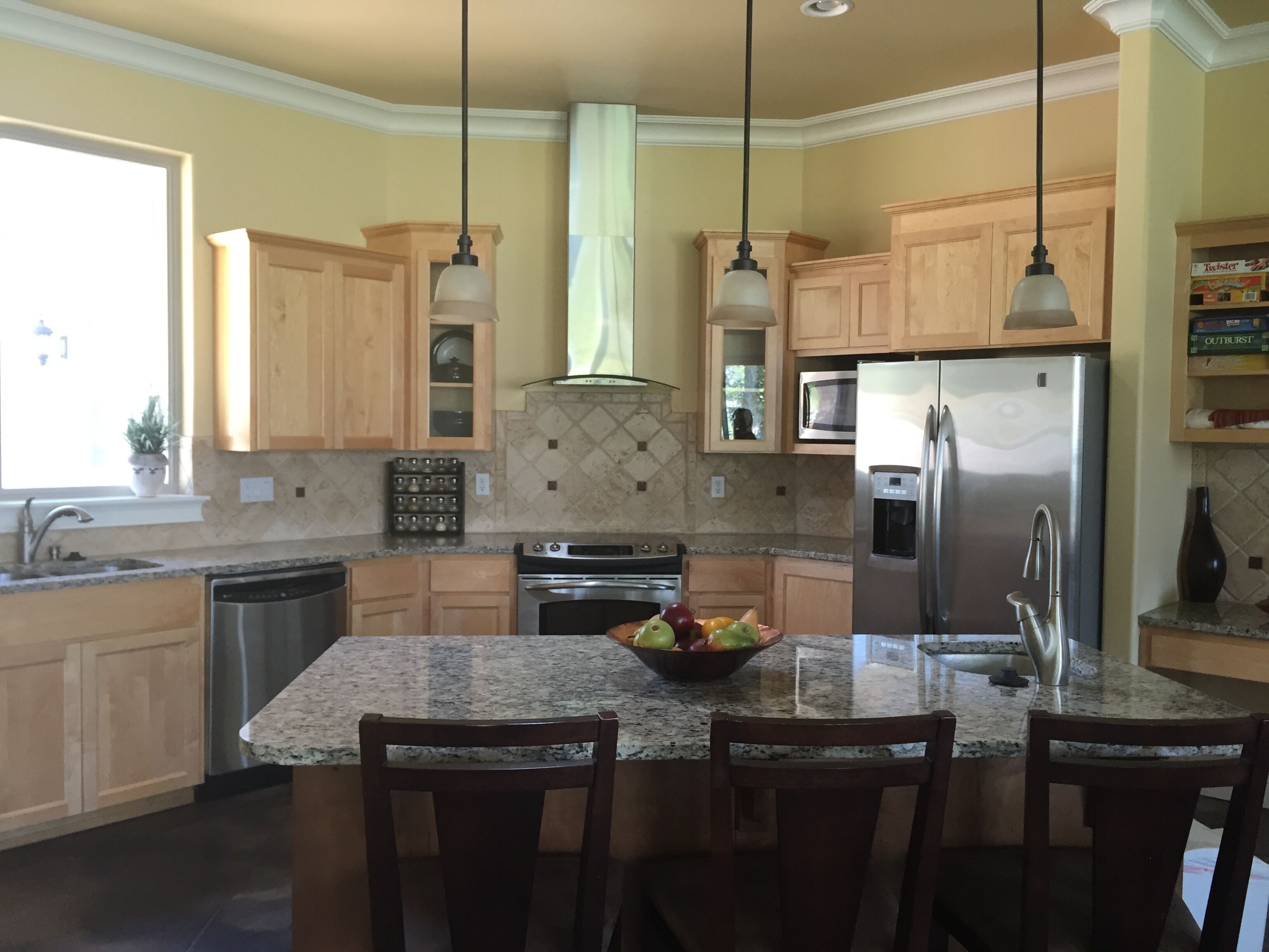 Beautiful, modern lakefront home on Lake Osoyoos