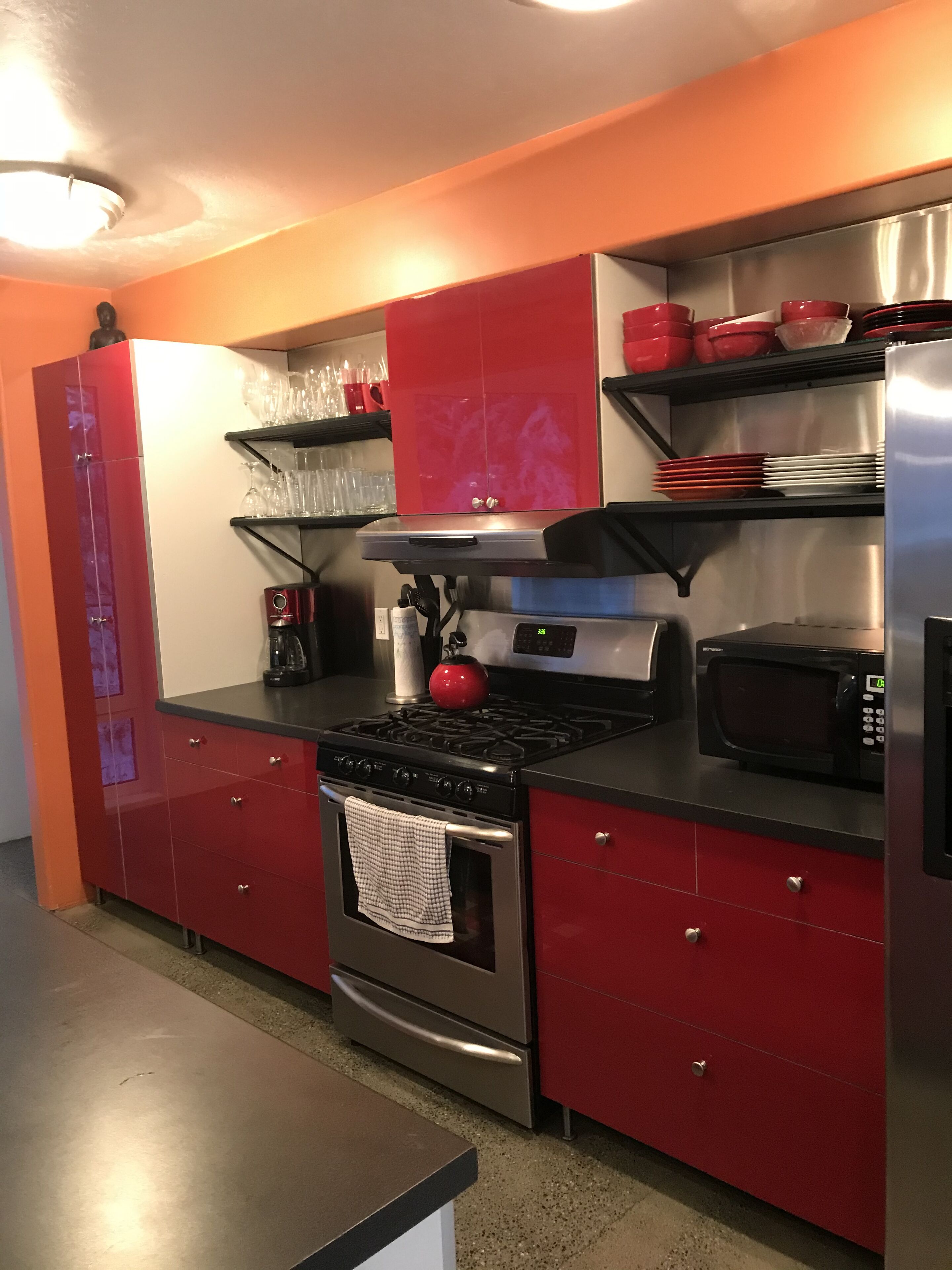 Luxurious Comfort, Privacy,  Wood-fired Hot Tub and Sauna!