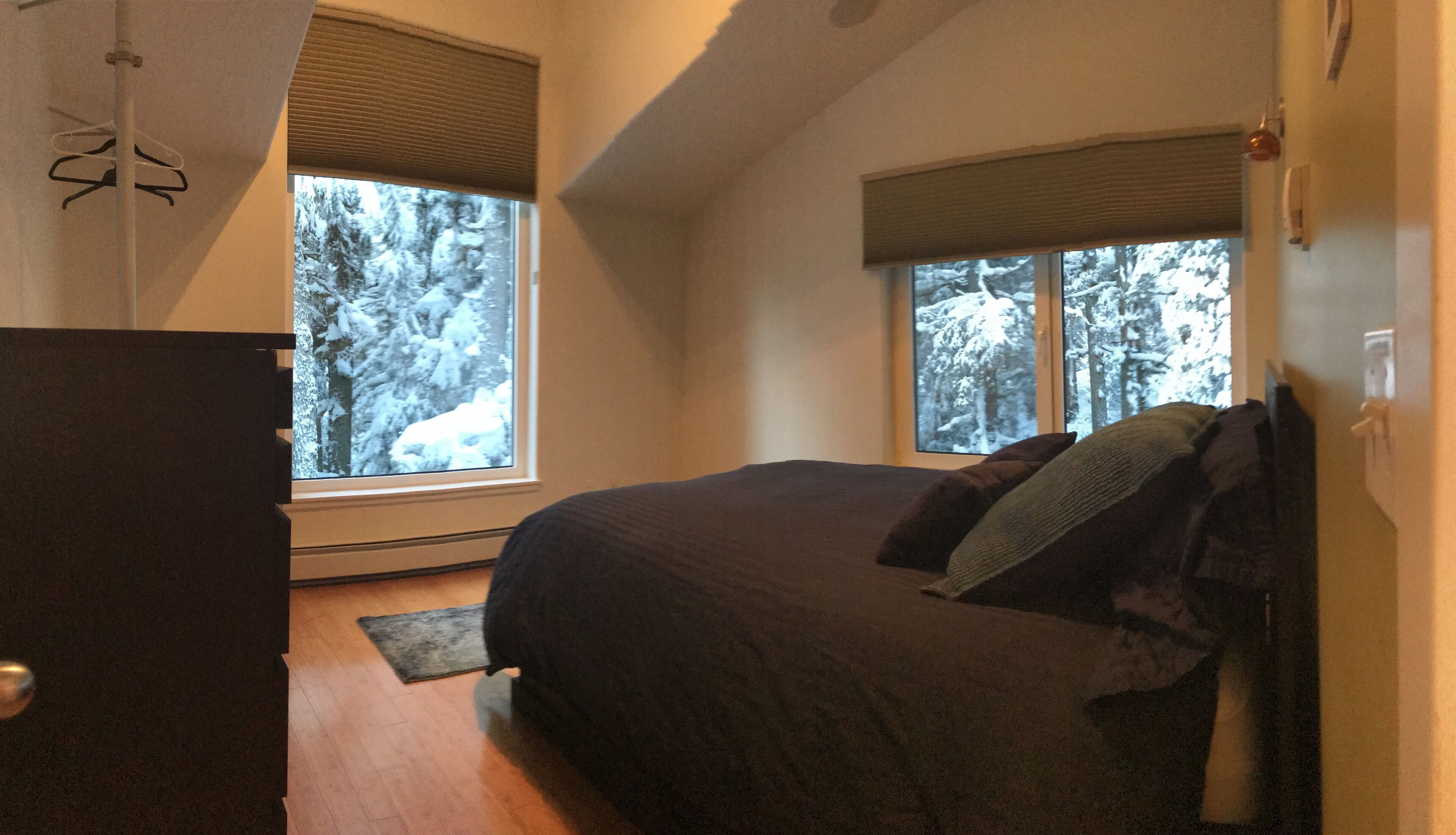 Luxurious Comfort, Privacy,  Wood-fired Hot Tub and Sauna!