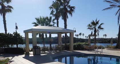 Direct Ocean Front Penthouse, Vacation In The Lap Of Luxury !