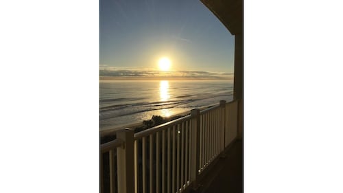 Direct Ocean Front Penthouse, Vacation In The Lap Of Luxury !