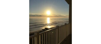 Direct Ocean Front Penthouse, Vacation In The Lap Of Luxury !