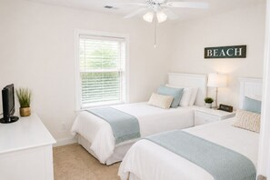 3 bedrooms, desk, iron/ironing board, free WiFi